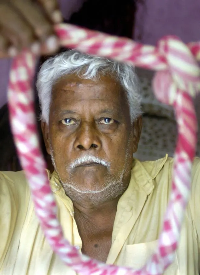 Nata Mallick displays a hanging knot made with a towel, at his residence in Kolkata in 2004. The documentary “One Day from a Hangman’s Life” is about Mallick and the events surrounding the last execution he carried out, that of Dhananjoy Chatterjee. Nata Mallick displays a hanging knot made with a towel, at his residence in Kolkata in 2004. The documentary “One Day from a Hangman’s Life” is about Mallick and the events surrounding the last execution he carried out, that of Dhananjoy Chatterjee.