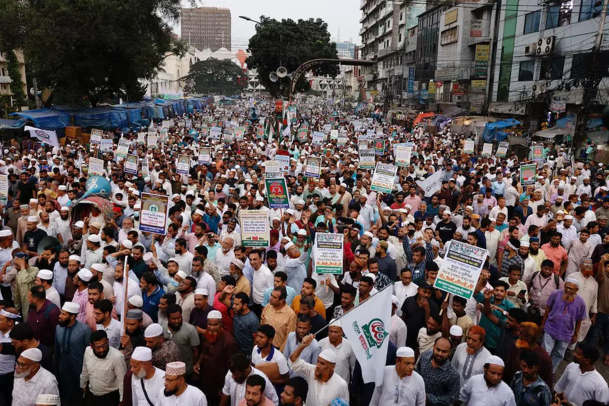 Supporters of Bangladesh Jamaat-e-Islami take part in a protest rally with five-point demand including free and fair election within February of 2026, in front of the Baitul Mukarram National Mosque in Dhaka, Bangladesh, on September 18, 2025. 