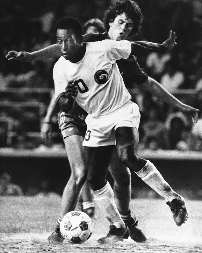 Pelé playing for New York Cosmos at New York’s Yankee Stadium in 1976. Pelé playing for New York Cosmos at New York’s Yankee Stadium in 1976.