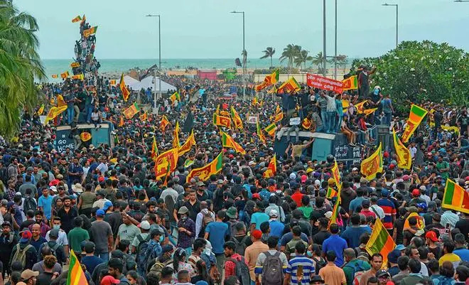Protesters demanding the resignation of Sri Lankan President Gotabaya Rajapaksa gather near the compound of the Presidential Palace in Colombo on July 9. Protesters demanding the resignation of Sri Lankan President Gotabaya Rajapaksa gather near the compound of the Presidential Palace in Colombo on July 9.