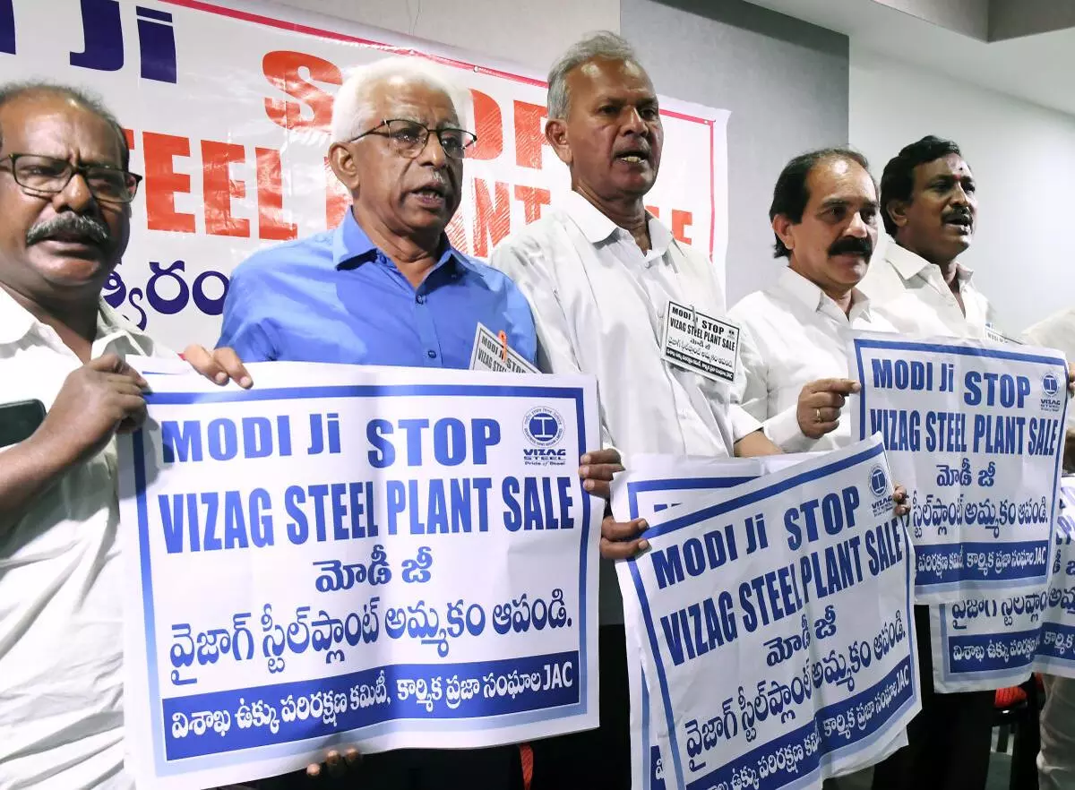 Leaders of the Visakha Ukku Parirakshana Porata Committee unveiled a poster urging PM Modi to stop the privatisation of the steel plant at a press meet in Visakhapatnam in November 2022.