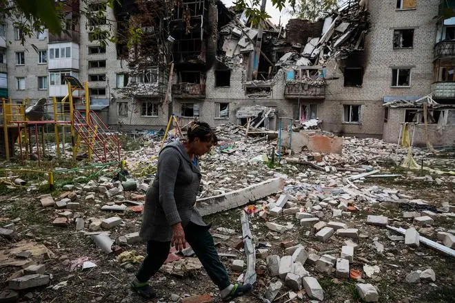 The yard of a destroyed apartment building in the town of Sviatohirsk, Donetsk region, on September 30, amid the Russian invasion. The yard of a destroyed apartment building in the town of Sviatohirsk, Donetsk region, on September 30, amid the Russian invasion.