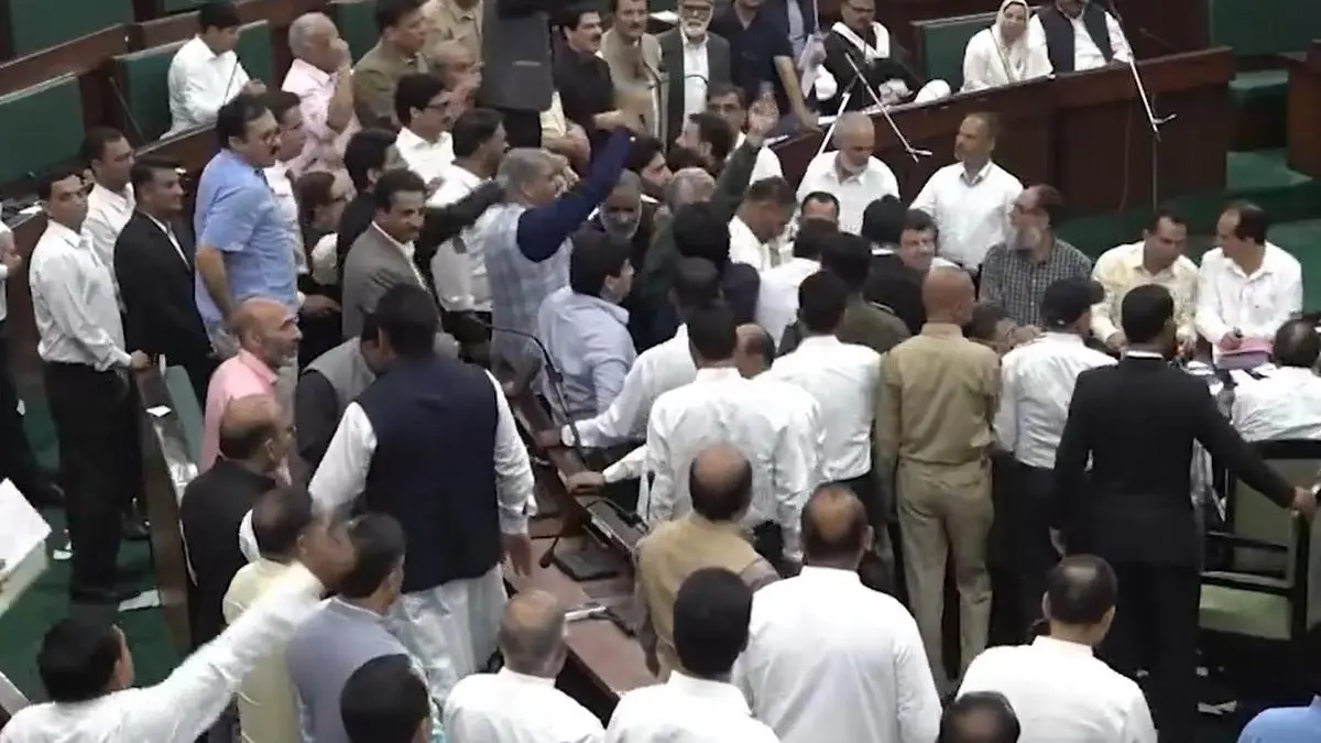 स्पीकर अब्दुल रहीम के बाद जम्मू और कश्मीर विधानसभा में अराजकता थी, बल्कि 7 अप्रैल, 2025 को वक्फ (संशोधन) अधिनियम पर चर्चा करने के लिए प्रश्न घंटे को स्थगित करने से इनकार कर दिया था।