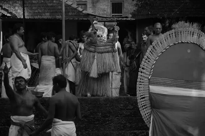 Vishnumoorthy Theyyam of the Malayan community greets Kundora Chamundy of the Nalkathaya community outside the boundary wall at Alampadi Illam in Kasaragod. Vishnumoorthy Theyyam of the Malayan community greets Kundora Chamundy of the Nalkathaya community outside the boundary wall at Alampadi Illam in Kasaragod.
