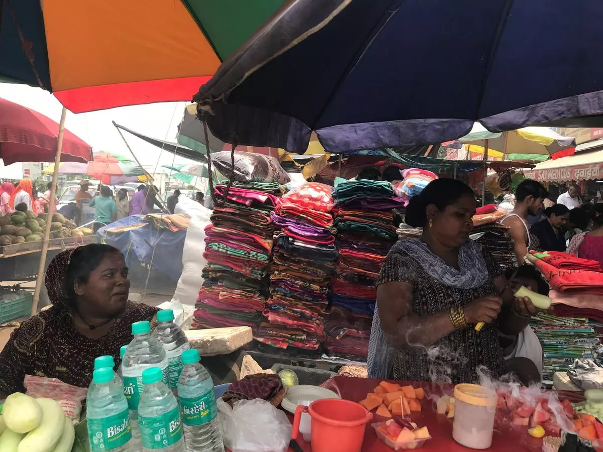 Khushbu and Tanu have been managing a fruit stall outside Safdarjung Hospital for 10 years. Street vendors also faced significant challenges due to the heatwave.