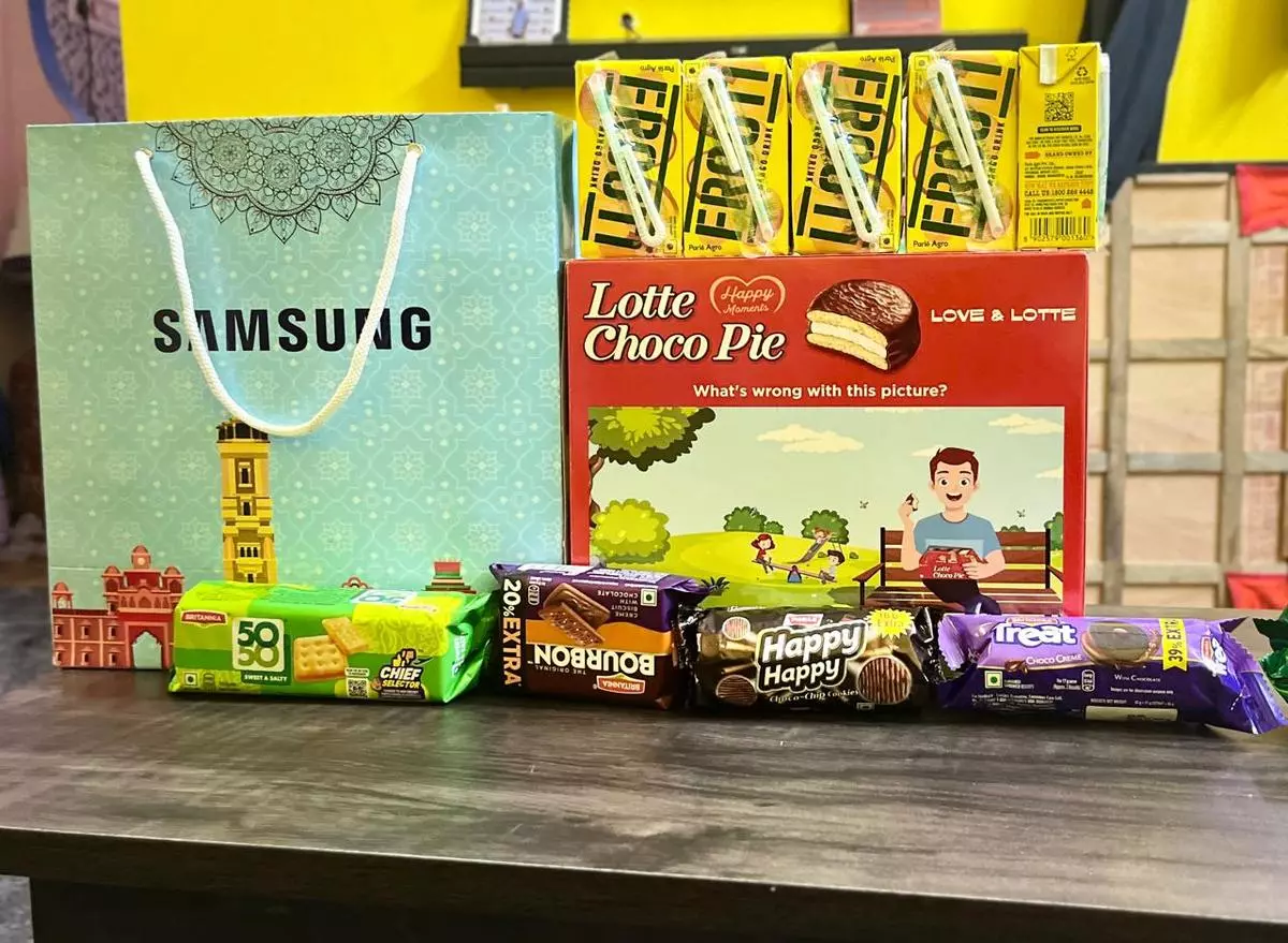 “Snacks kits” were sent to the houses of protesting workers by the Samsung management. 