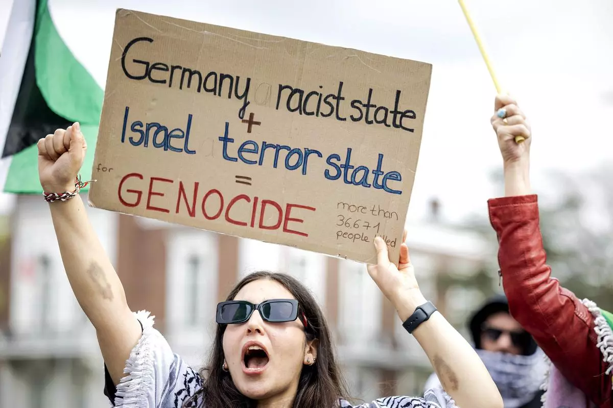 EUROPASIDE – NOTIZEN VON EINEM KLEINEN KONTINENT |  Deutschland: das große Spiel für Israel