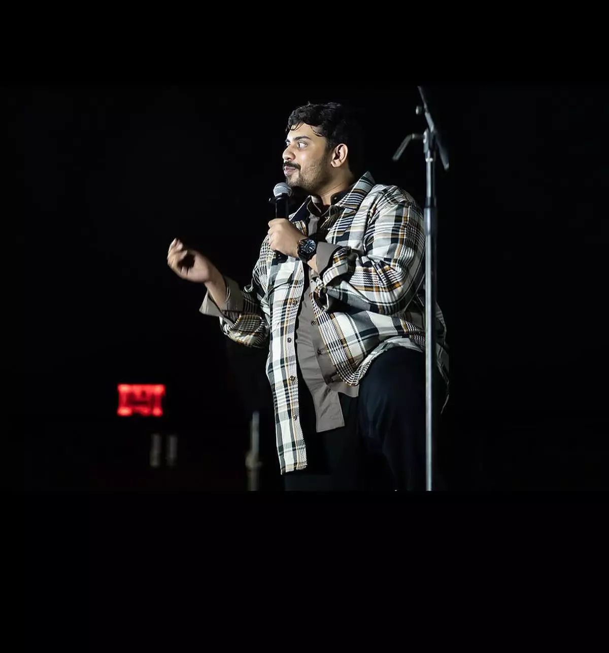 The stand-up comedian Vikram Arul Vidyapathi performing in Erode. His recent “Christian School vs ‘Normal’ School” comedy video sparked discussions. 