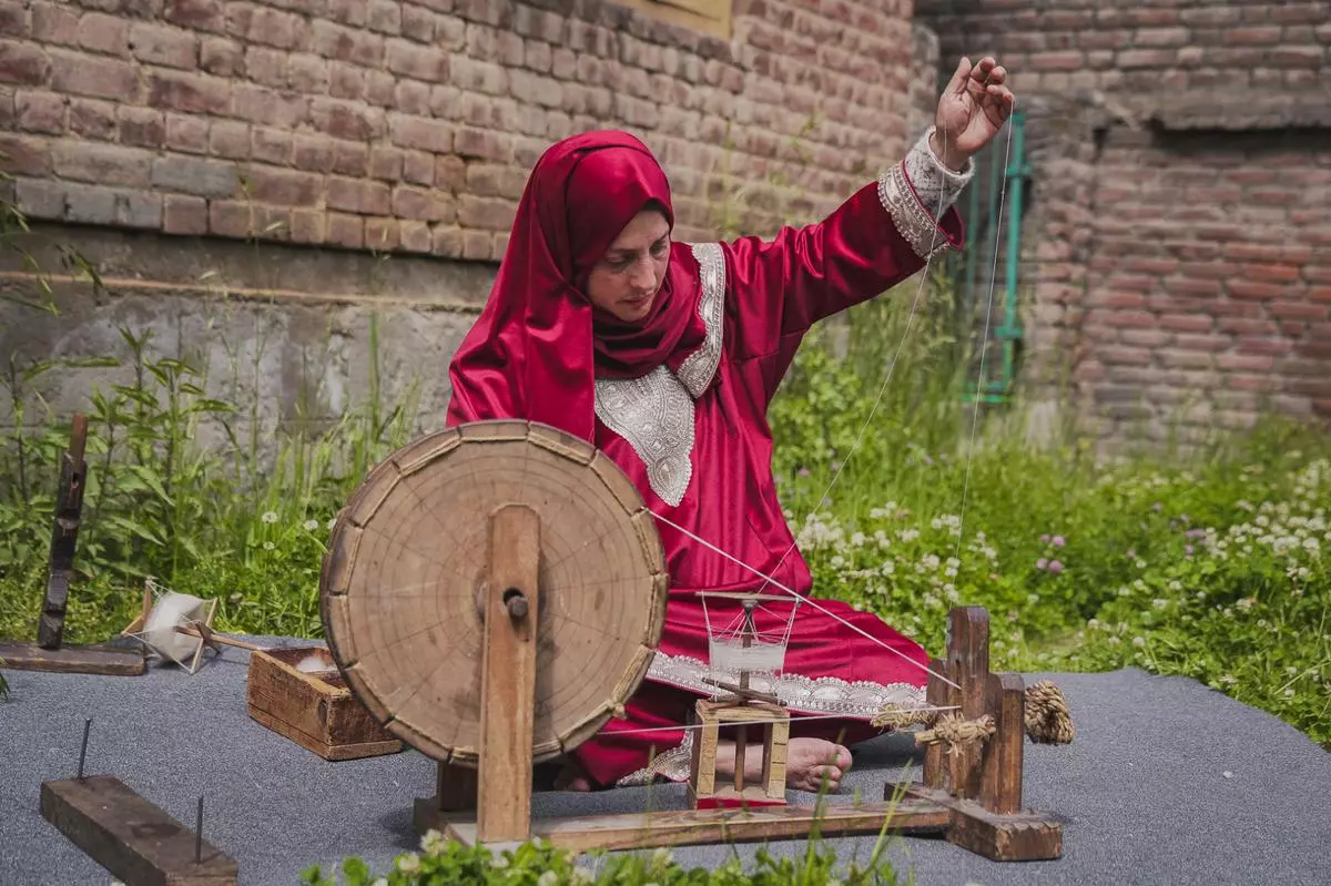 Spinning wheel is referred to as ‘yender’ by locals and is an important part of Kashmiri tradition. 