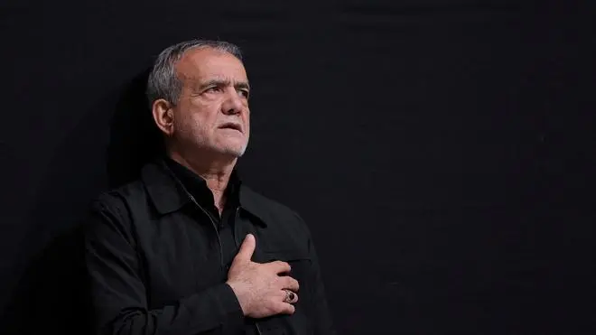 जो लोग ईरान को आतंकवादी कहते हैं, वे खुद आतंकवादी हैं: राष्ट्रपति मसूद पेशकेशियन