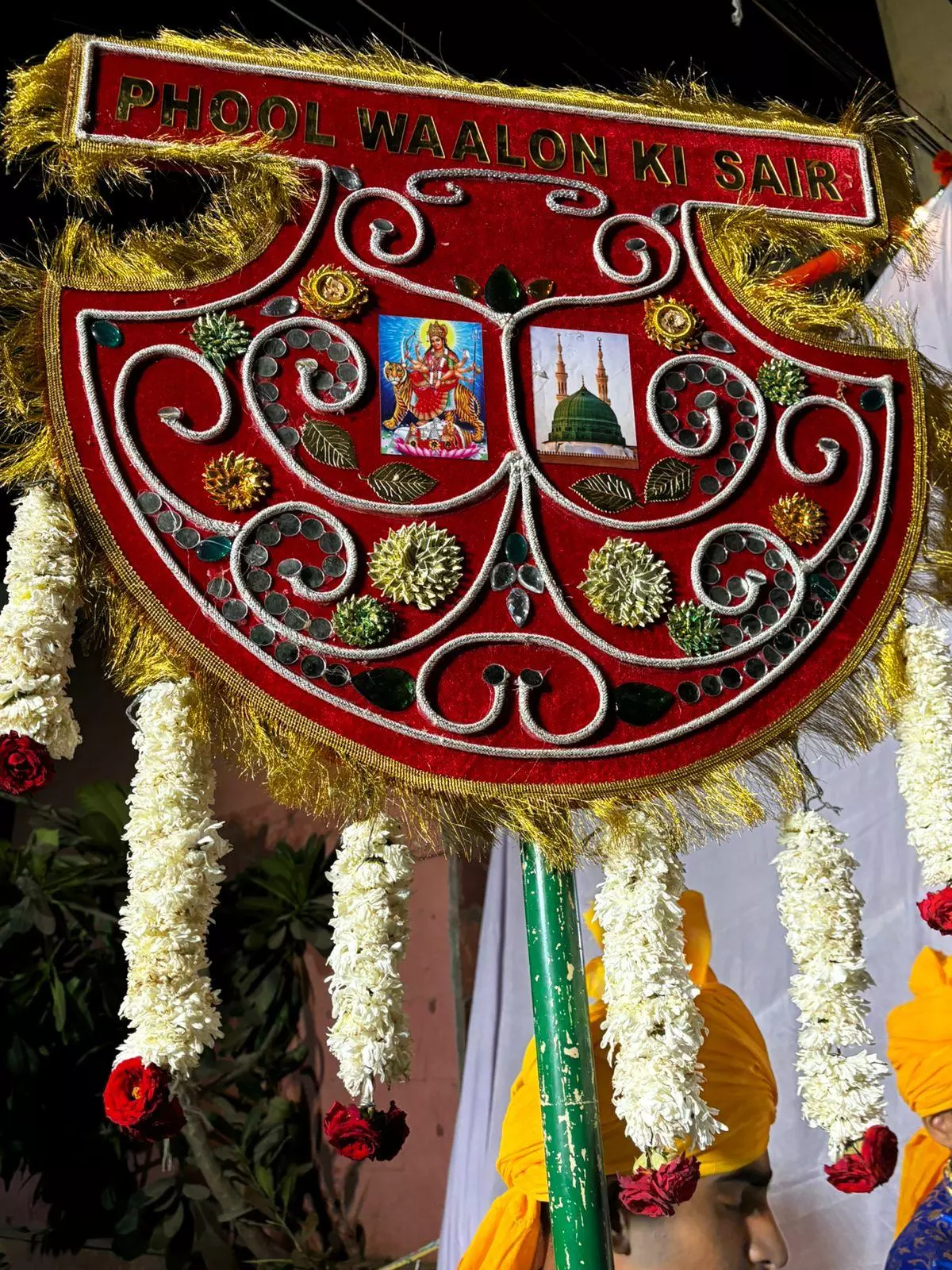 The floral pankhas offered to the dargah of Qutbuddin Kaki and the Yogmaya temple are adorned with flowers and symbols from both religions. 