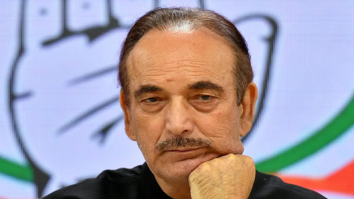 Why did Ghulam Nabi Azad resign from the Congress?