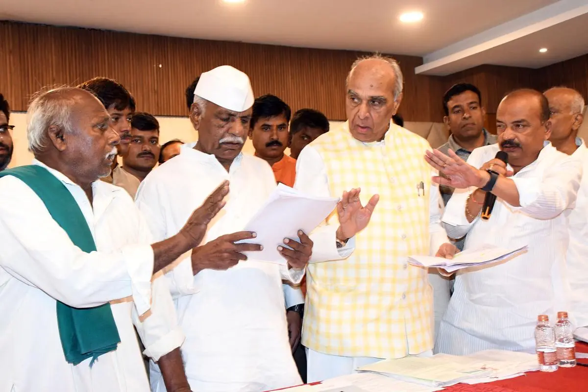 Farmers air Waqf-related grievances before Jagdambika Pal, Chairman of the JPC that is examining the Waqf (Amendment) Bill, 2024, in Hubballi on November 8.