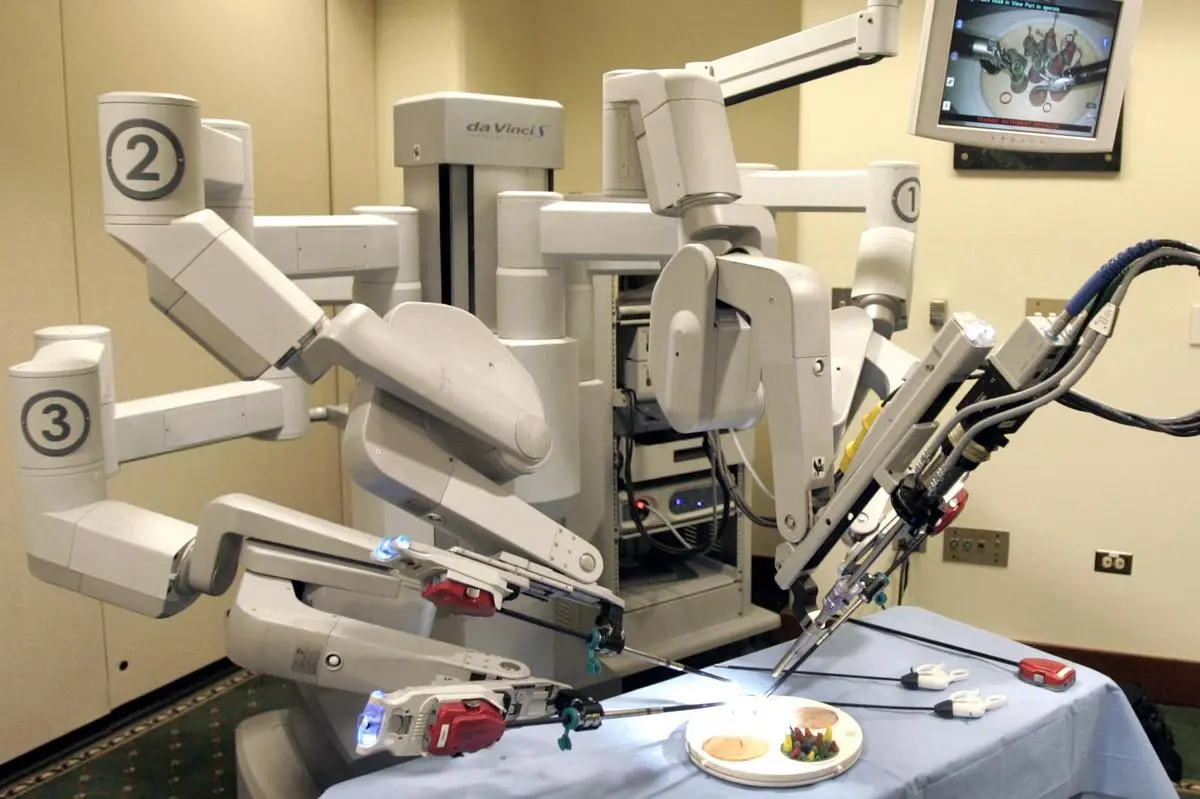 The da Vinci Surgical Robot. Robotic surgery is rapidly expanding in India, with over 170 da Vinci systems installed across the country, making India a global hub for robotic procedures. The da Vinci Surgical Robot. Robotic surgery is rapidly expanding in India, with over 170 da Vinci systems installed across the country, making India a global hub for robotic procedures.