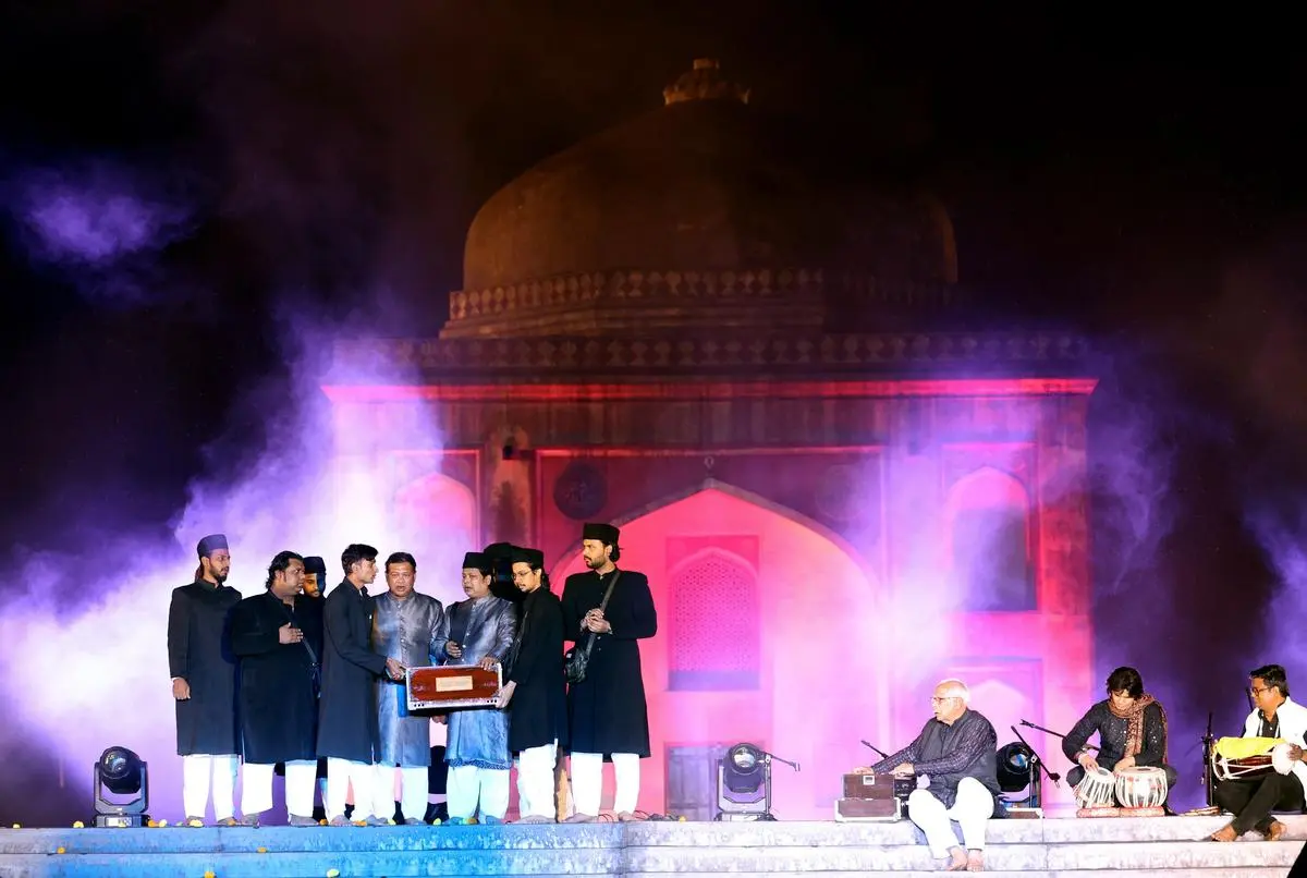 भारतीय इतिहास की अपनी पहले की गलत व्याख्याओं के बीच सूफियों के लिए नरेंद्र मोदी की प्रशंसा को डिकोड करना भारतीय इतिहास की अपनी पहले की गलत व्याख्याओं के बीच सूफियों के लिए नरेंद्र मोदी की प्रशंसा को डिकोड करना