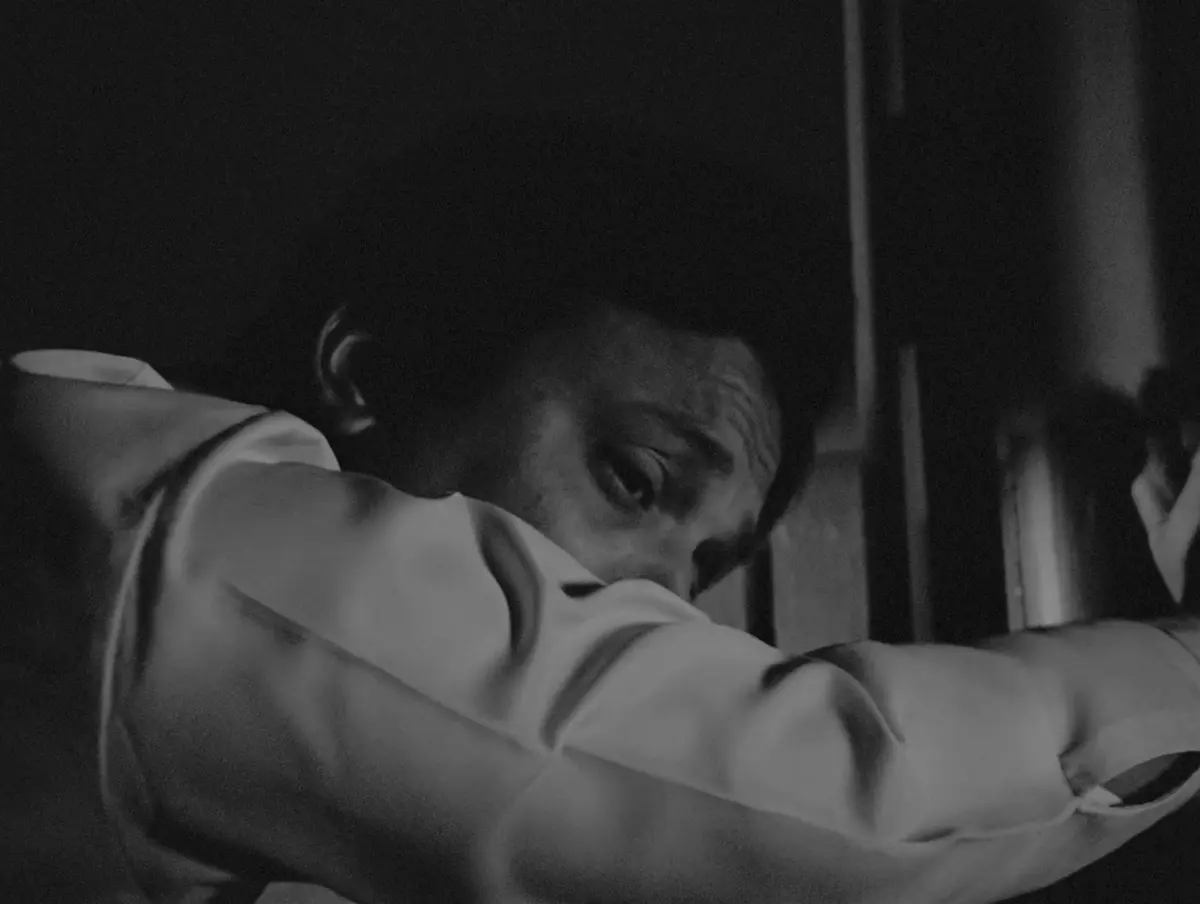 As Uttam Kumar’s Arindam unravels aboard a moving train, Nayak transforms into Ray’s critique of fame, capitalism, and the actor as a prisoner of image.