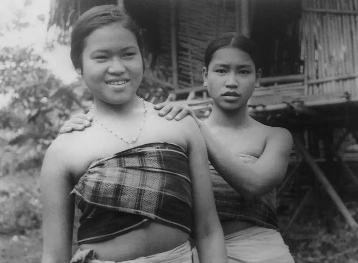 Women wearing rishas. 