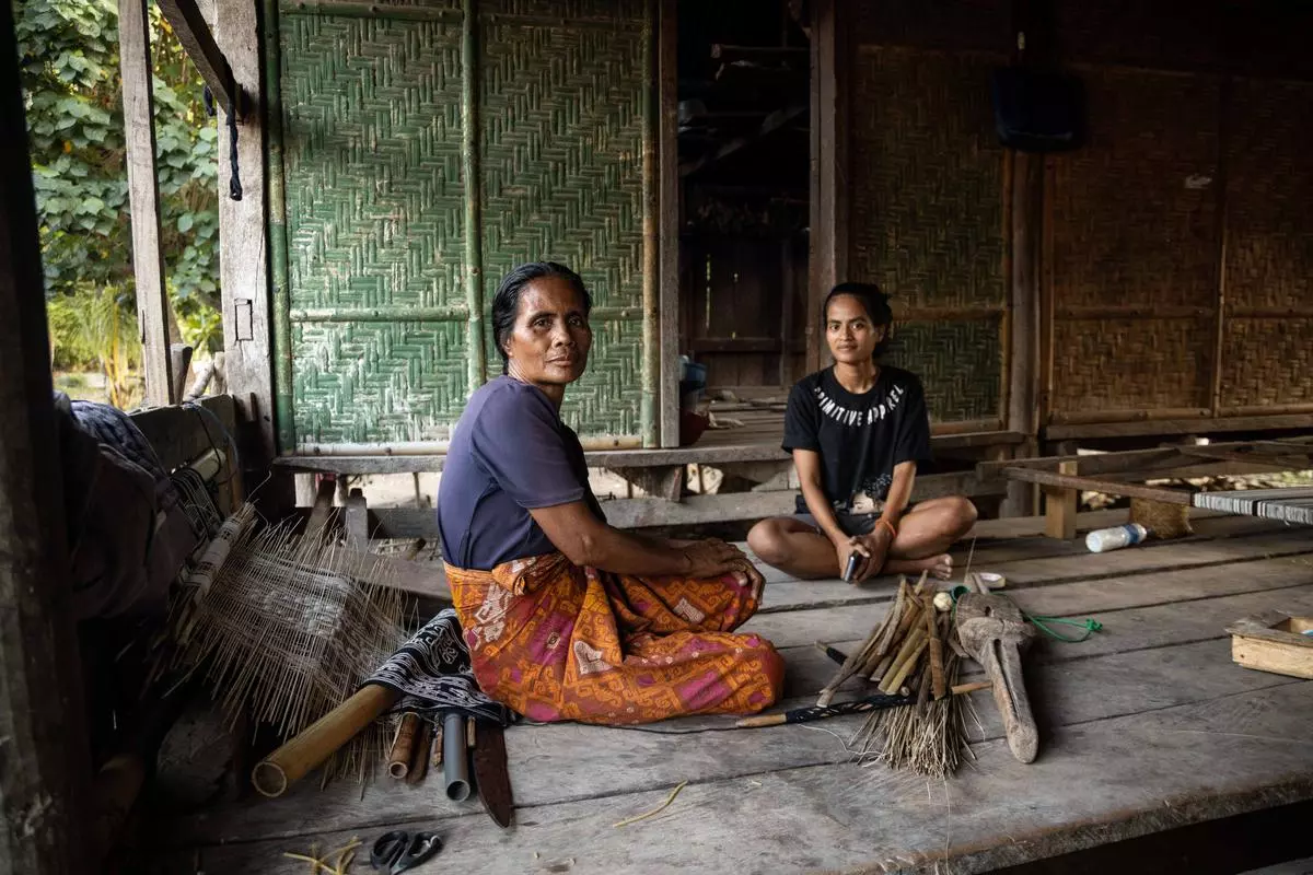 In the village of Praikamaru,  located at Melolo in eastern Sumba, Hana and her daughter weave every day, using age-old tools and techniques. Hana will pass her knowledge and skills to her daughter, ensuring the continuity of Sumba’s weaving tradition for generations to come.   