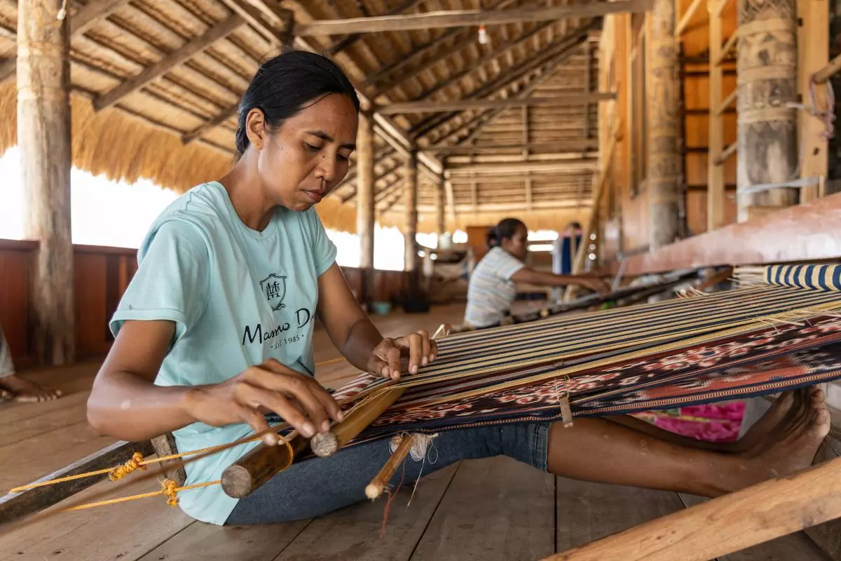 Work in progress at the community weaving house at Praikamaru. It is a place where women dedicated to the tradition of weaving come together to share skills and stories.  