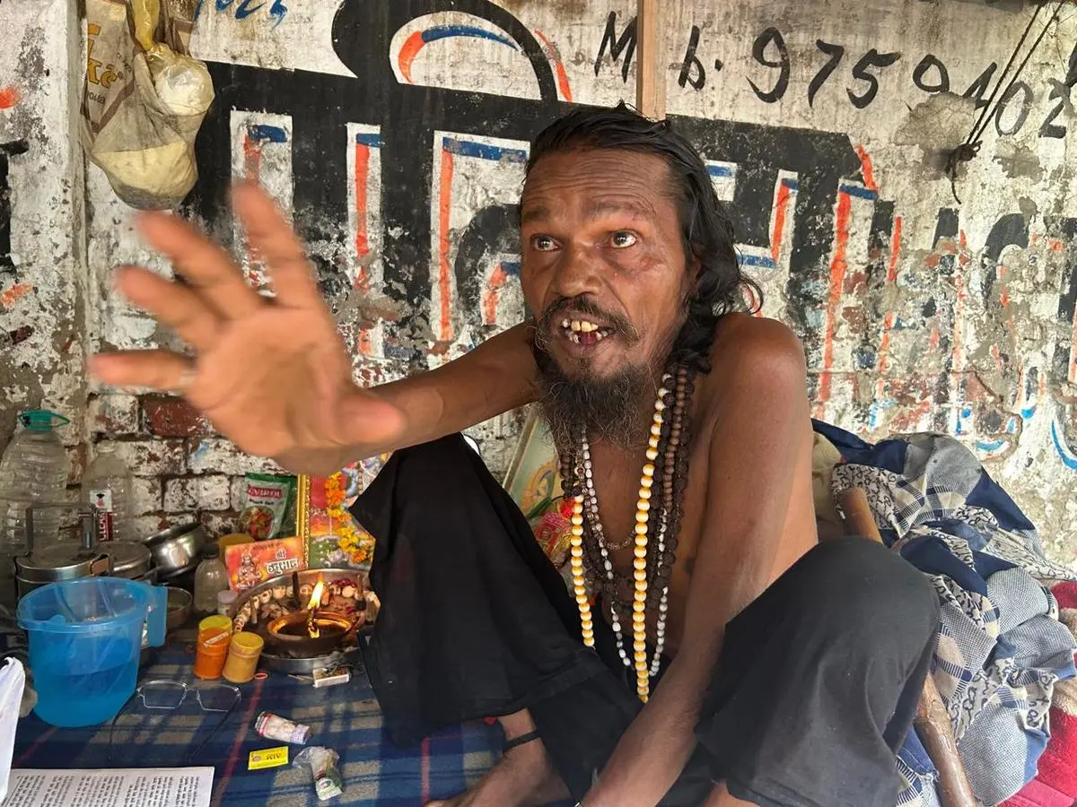 Baba Augarnath operates with all his items: plastic skulls, incense sticks, religious texts, and portraits of Hindu deities. 