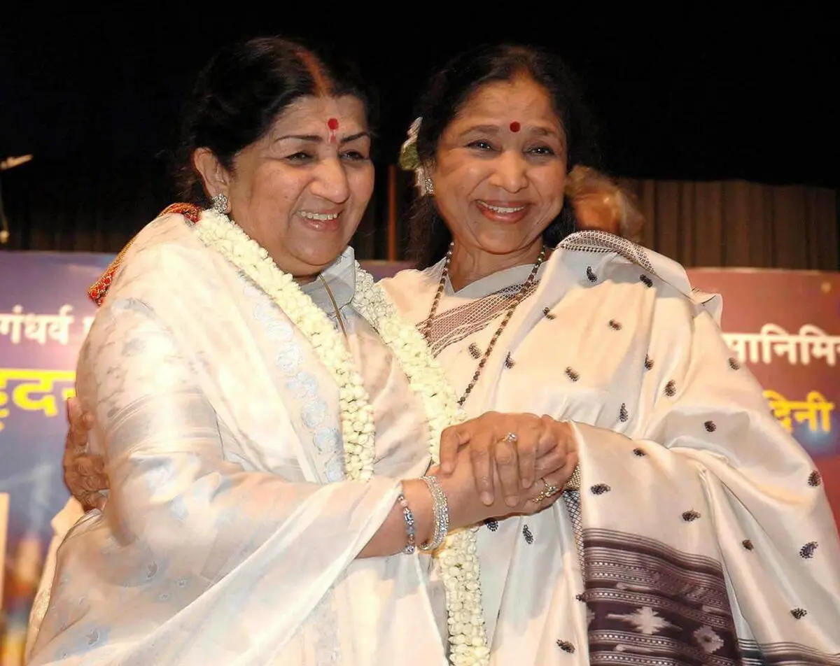 The emergence of Asha Bhosle and Lata Mangeshkar marked a shift in the aesthetics of female playback singing in Hindi cinema. The emergence of Asha Bhosle and Lata Mangeshkar marked a shift in the aesthetics of female playback singing in Hindi cinema.