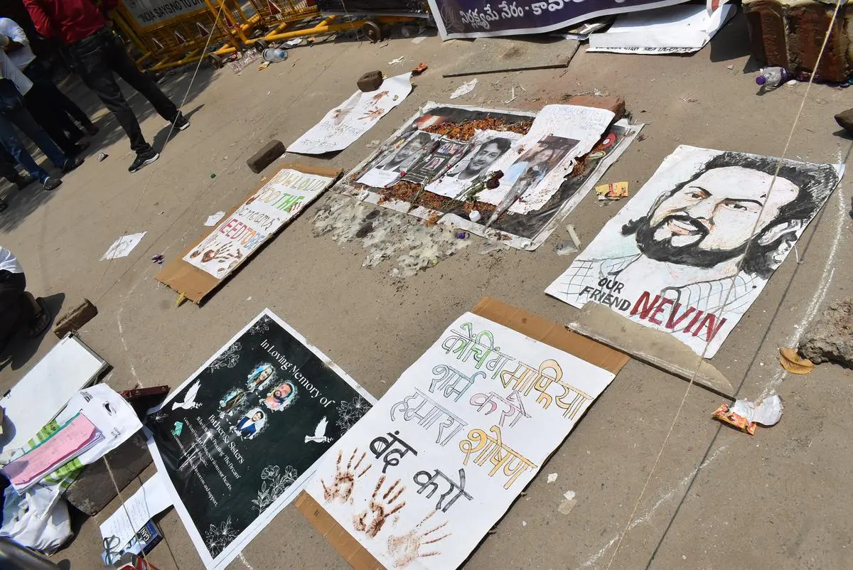 Aspirants voicing their solidarity with those who lost their lives in Old Rajendra Nagar tragedy. 