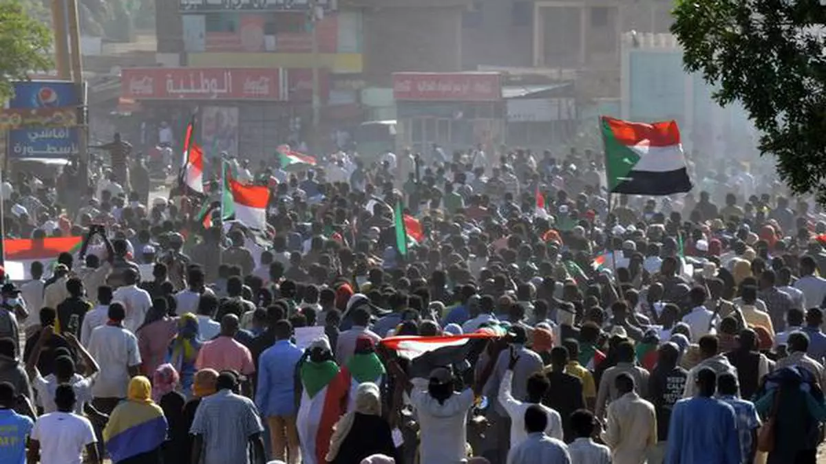 Hamdok reinstated as Sudan PM but public protests against military continue